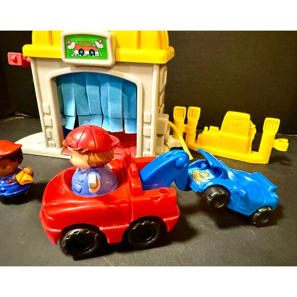 FP Little People Road Trip Ready Garage Figures, Car wash 2 vehicles 4 figures - Picture 5 of 7